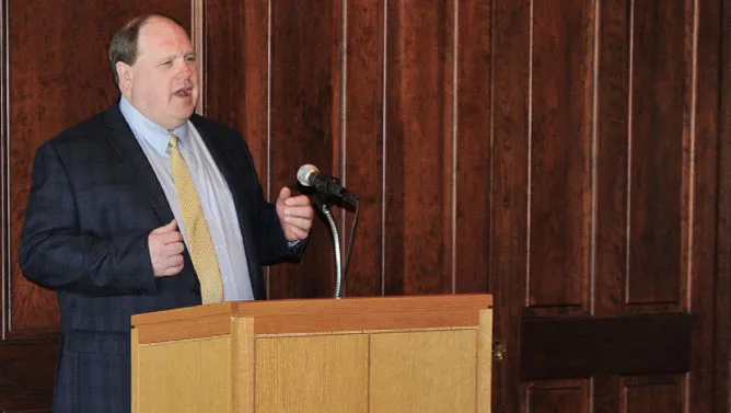 Michael Andersen speaking at a sales leadership conference